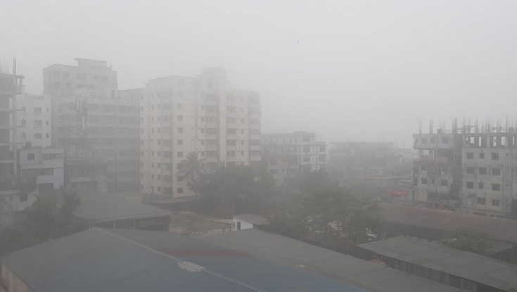 কুয়াশাচ্ছন্ন রাজধানীতে শীতের দাপট