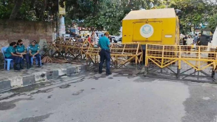 ধানমন্ডি ৩২ ঘিরে উত্তেজনা, সতর্ক আইনশৃঙ্খলা বাহিনী