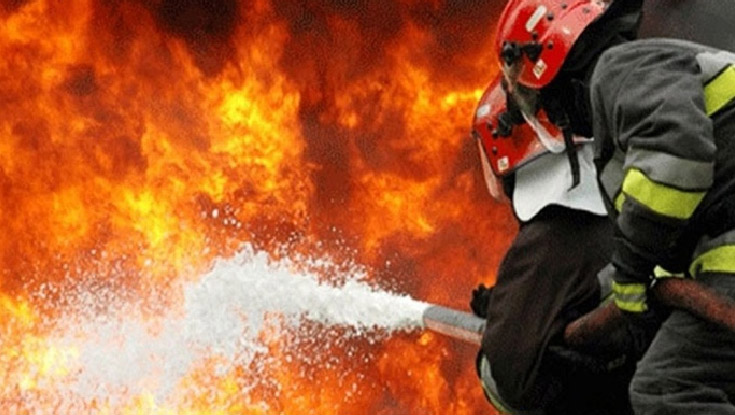 চকবাজারে বহুতল ভবনে আগুন