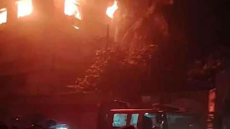 হাজারীবাগে ঝুটের গুদামে আগুন