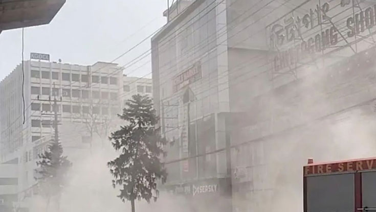 চট্টগ্রামে শপিং কমপ্লেক্সে আগুন