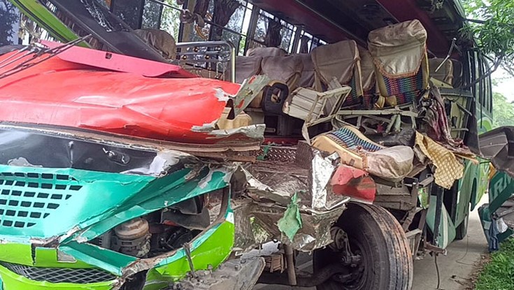 ছয় যানবাহনের সংঘর্ষে পুলিশসহ নিহত ২