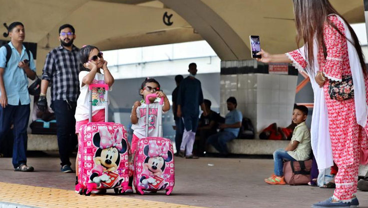 ঈদে টানা ১২ দিন ছুটি কাটানোর সুযোগ