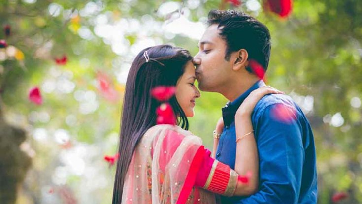 আজ স্ত্রীর প্রশংসা করার দিন