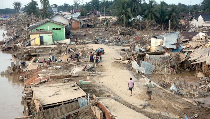 ইন্দোনেশিয়ায় ভয়াবহ বন্যা-ভূমিধসে নিহত ৯০০ ছাড়াল