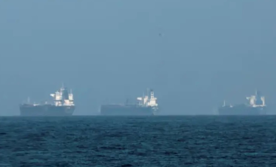 পারস্য উপসাগরে যুক্তরাষ্ট্রের তেলবাহী ট্যাংকারে ক্ষেপণাস্ত্র হামলার দাবি ইরানের