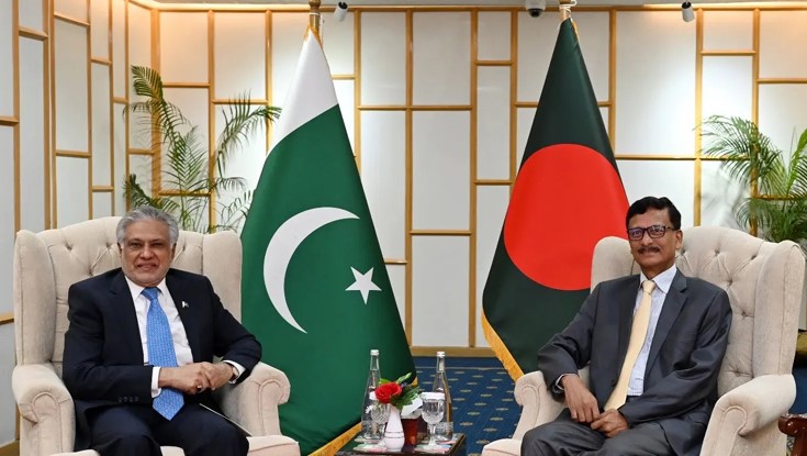 পররাষ্ট্র উপদেষ্টার সঙ্গে পাকিস্তানের উপপ্রধানমন্ত্রীর বৈঠক