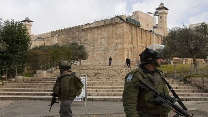 ফিলিস্তিনিদের ওপর নিষেধাজ্ঞা, ইব্রাহিমি মসজিদ বন্ধ 