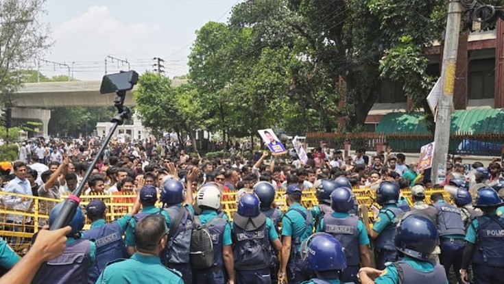 ইশরাক সমর্থকদের লংমার্চে পুলিশি বাধা ইশরাক সমর্থকদের লংমার্চে পুলিশি বাধা