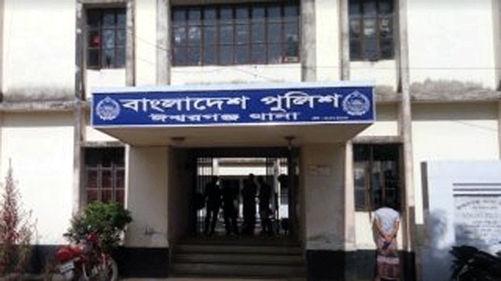 ঘুষের টাকা ফেরত দিল পুলিশ ঘুষের টাকা ফেরত দিল পুলিশ