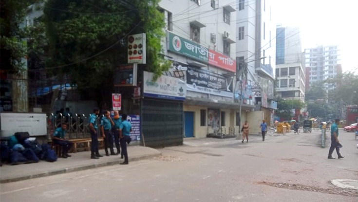 জাতীয় পার্টির কার্যালয়ের সামনে অতিরিক্ত পুলিশ জাতীয় পার্টির কার্যালয়ের সামনে অতিরিক্ত পুলিশ