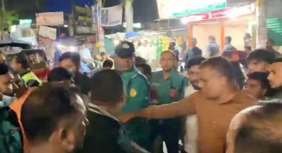 খুলনায় মিছিলের চেষ্টা, জনতার ধাওয়ায় পালালো আ.লীগ কর্মীরা