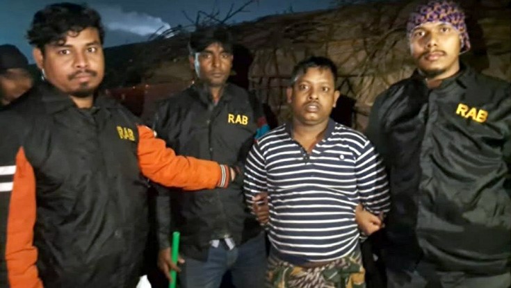 হাদিকে হত্যা চেষ্টাকারী ফয়সালের সহযোগী কবির গ্রেফতার