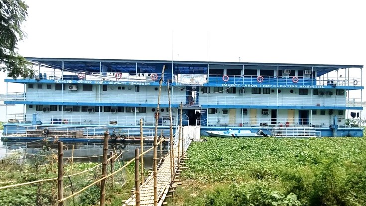 নিরবে আলো ছড়ায় ‘জীবন তরী’ ভাসমান হাসপাতাল নিরবে আলো ছড়ায় ‘জীবন তরী’ ভাসমান হাসপাতাল