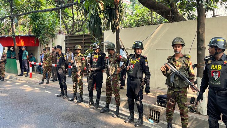 খালেদা জিয়ার বাসভবনের নিরাপত্তায় সেনাবাহিনী-র্যাব খালেদা জিয়ার বাসভবনের নিরাপত্তায় সেনাবাহিনী-র্যাব