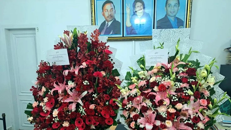 খালেদা জিয়ার সুস্থতা কামনায় ফুল পাঠালেন পাকিস্তানের প্রধানমন্ত্রী 