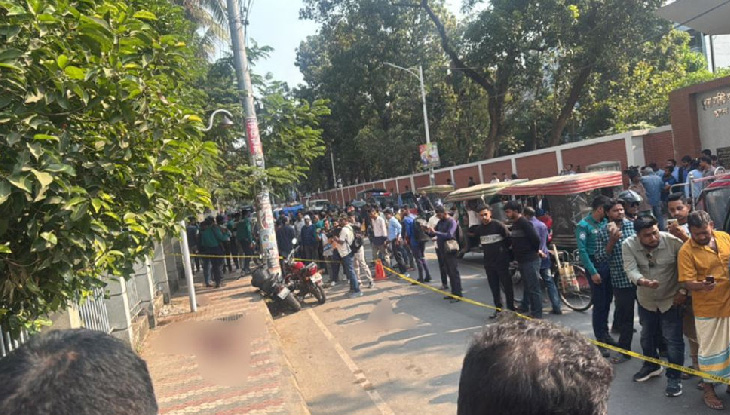 আদালত প্রাঙ্গণে প্রকাশ্যে ২ জনকে গুলি-কুপিয়ে হত্যা