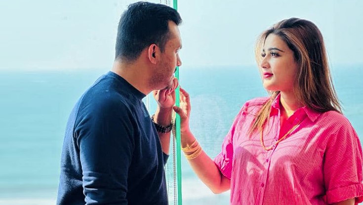 সে আ.লীগ নেতাকে দ্বিতীয়বার বিয়ে করলেন মাহি! সে আ.লীগ নেতাকে দ্বিতীয়বার বিয়ে করলেন মাহি!