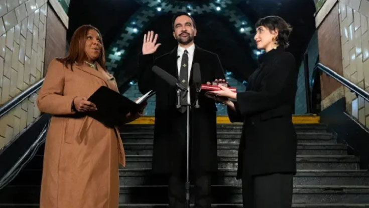 পবিত্র কোরআন হাতে মামদানির শপথ গ্রহণ