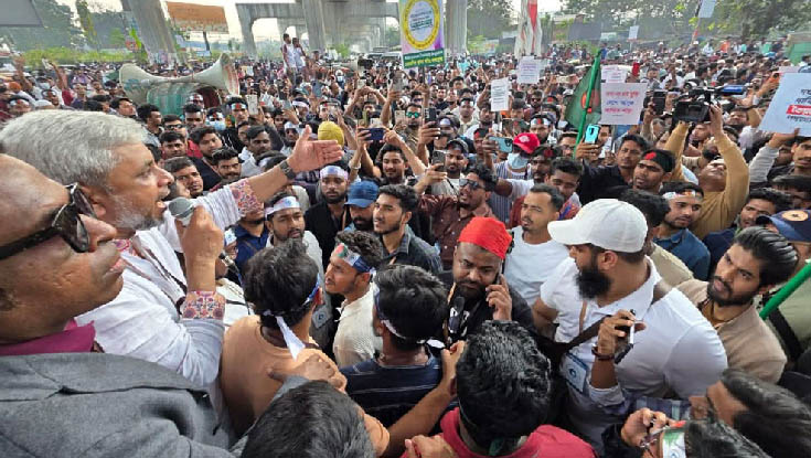 বিটিআরসি ঘেরাও মোবাইল ব্যবসায়ীদের