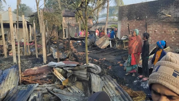 আগুনে পুড়ে মা-মেয়ের মৃত্যু