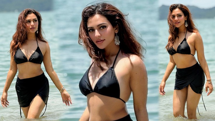 সমুদ্রপাড়ে কালো বিকিনিতে নুসরাত ফারিয়া