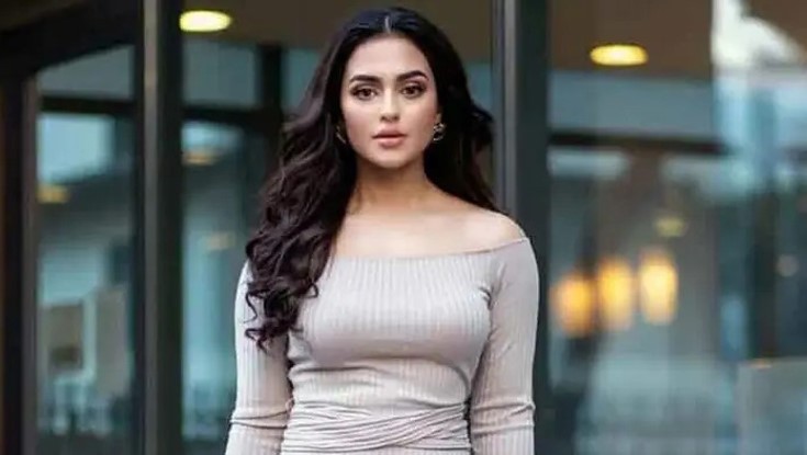বাবা-মাকে নিয়ে আবেগঘন বার্তা নুসরাত ফারিয়ার