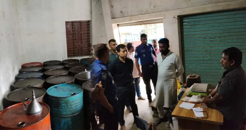 কুমিল্লায় সাড়ে ৫ হাজার লিটার জ্বালানি তেলসহ মজুতকারী আটক