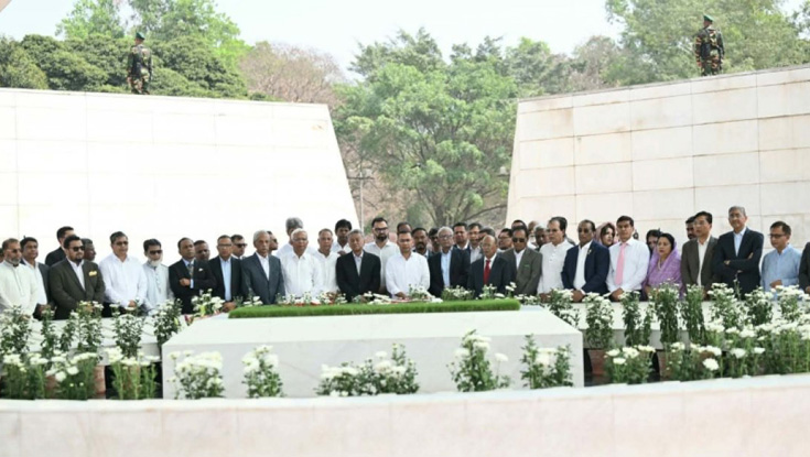 জিয়াউর রহমান-খালেদা জিয়ার সমাধিতে মন্ত্রী পরিষদের শ্রদ্ধা