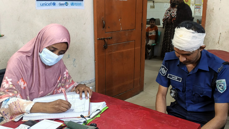 পুলিশের মাথা ফাটিয়ে পালাল আসামি