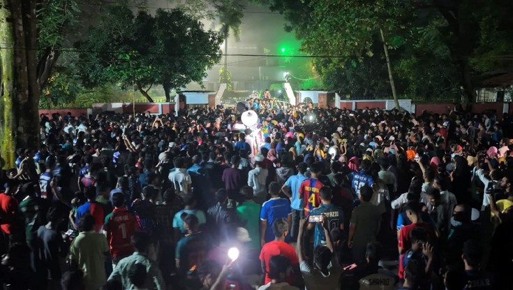 পোষ্য কোটা স্থগিত, বাতিলের দাবিতে অনড় শিক্ষার্থীরা পোষ্য কোটা স্থগিত, বাতিলের দাবিতে অনড় শিক্ষার্থীরা