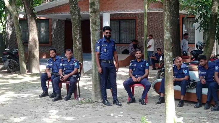 পুলিশের ওপর হামলা-ভাংচুরের ঘটনায় গ্রেফতার ৫