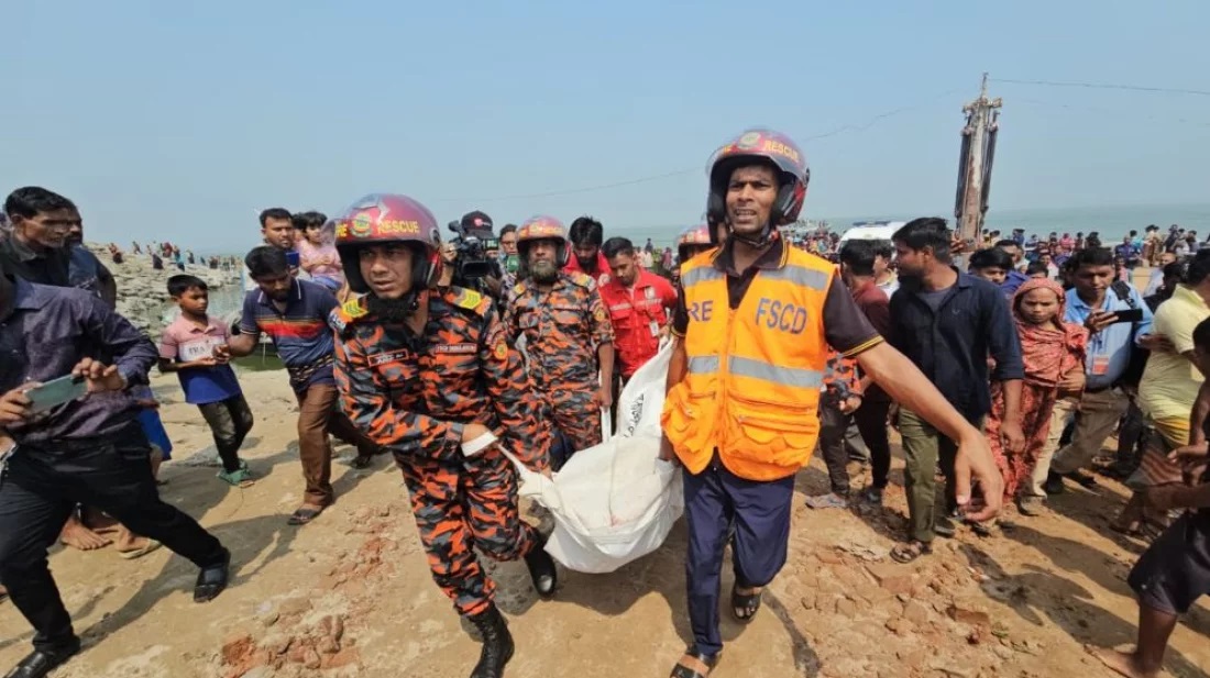 ফেরিঘাটে বাসডুবির ঘটনায় নিহত বেড়ে ২৬ 