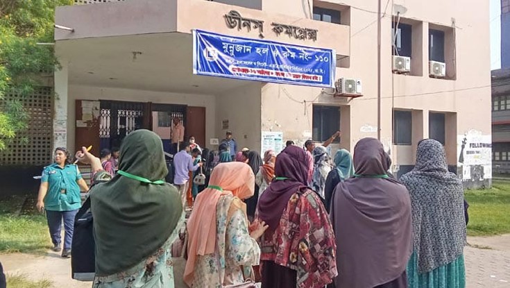 সাড়ে তিন দশক পর রাকসু নির্বাচনে ভোটগ্রহণ শুরু সাড়ে তিন দশক পর রাকসু নির্বাচনে ভোটগ্রহণ শুরু