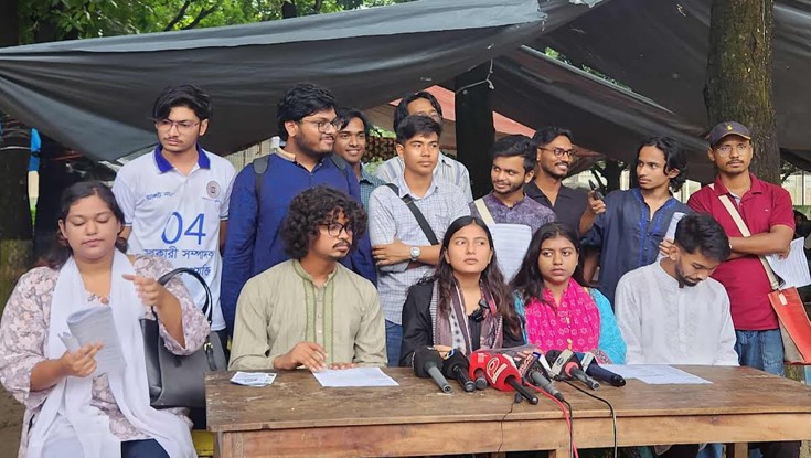 রাকসু: ১২ দফা ইশতেহার ‘সর্বজনীন শিক্ষার্থী সংসদ’ প্যানেলের