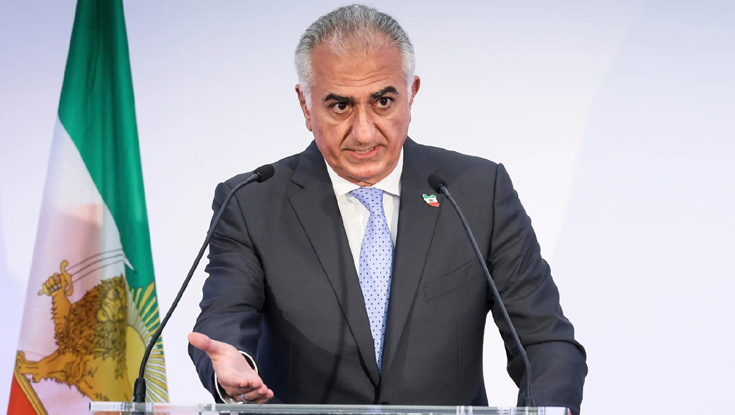 ইরানে ফিরছেন নির্বাসিত যুবরাজ, চালিয়ে যেতে বললেন আন্দোলন