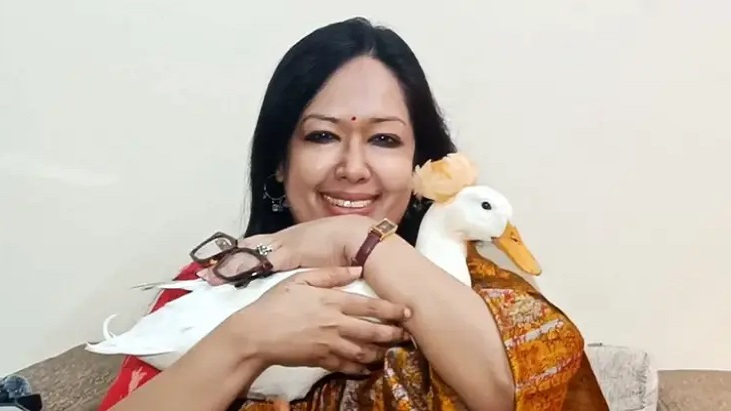 জয়ের পর হাঁস কোলে সংবাদ সম্মেলনে যা বললেন রুমিন ফারহানা 