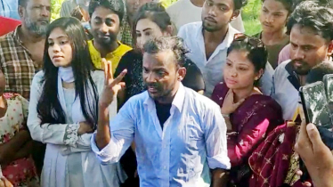দুধ দিয়ে গোসল করে রিয়া মনিকে তালাক দিলেন হিরো আলম