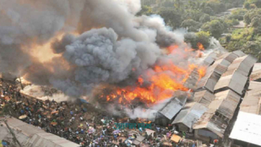 কড়াইল বস্তিতে ভয়াবহ অগ্নিকাণ্ড, নিয়ন্ত্রণে ১১ ইউনিট