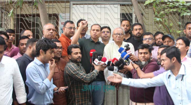 সাধারণ মানুষের বোধগম্য করে গণভোটের প্রশ্ন নির্ধারণের দাবি রিজভীর সাধারণ মানুষের বোধগম্য করে গণভোটের প্রশ্ন নির্ধারণের দাবি রিজভীর