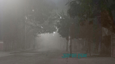 মৌসুমের প্রথম কুয়াশা বেল্টে ঢাকা