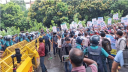 যমুনা অভিমুখে বেসরকারি শিক্ষকরা, পুলিশের সাউন্ড গ্রেনেড নিক্ষেপ