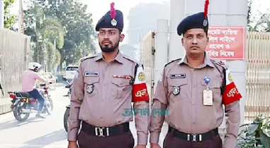 নতুন ইউনিফর্ম পেলো পুলিশ নতুন ইউনিফর্ম পেলো পুলিশ