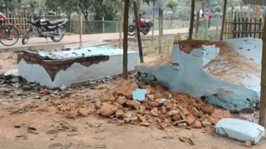 ঠাকুরগাঁওয়ে গভীর রাতে মাজার-কবর ভাঙচুর ঠাকুরগাঁওয়ে গভীর রাতে মাজার-কবর ভাঙচুর