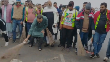 ৩০০ ফিটে বর্জ্য অপসারণ করছেন বিএনপির নেতাকর্মীরা ৩০০ ফিটে বর্জ্য অপসারণ করছেন বিএনপির নেতাকর্মীরা