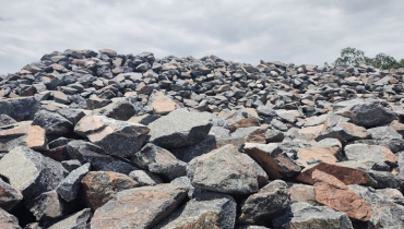 খনির পাথর বিক্রি না হওয়ায় সংকট, উত্তোলন বন্ধের আশঙ্কা