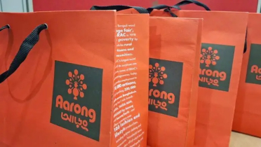 শপিং ব্যাগের দাম নেয়া বন্ধে আড়ংকে আইনি নোটিশ