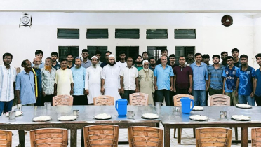 বাকৃবিতে ব্যতিক্রমী আয়োজন: ফিস্টে অতিথি কর্মচারীরা  