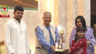 নতুন কুঁড়ির বিজয়ীদের হাতে পুরস্কার দিলেন প্রধান উপদেষ্টা