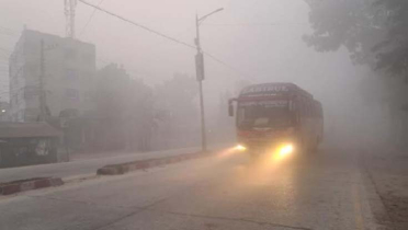 ঘন কুয়াশায় অন্ধকার রাজধানী, তাপমাত্রা ১২ ডিগ্রির ঘরে